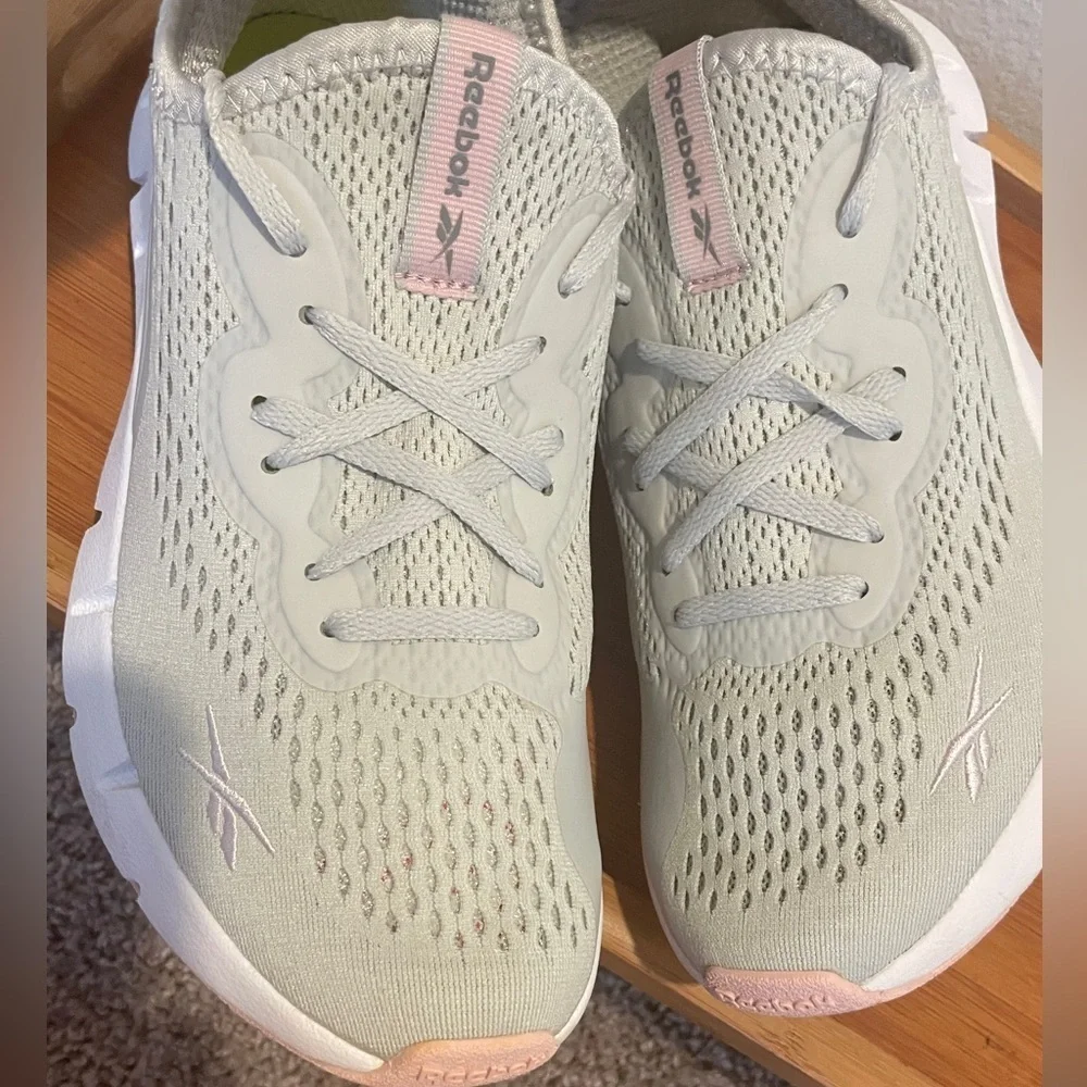 Reebok Zig Sky Running Sneakers Light Gray/Pink Lightweight Sz 8.5 Athletic Core